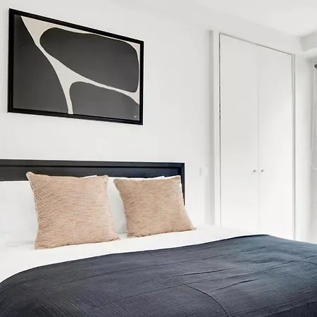 Rose House Париж