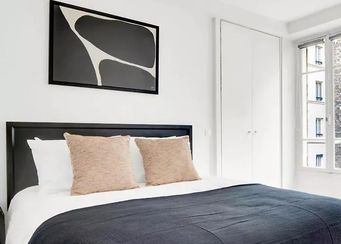 Rose House Париж